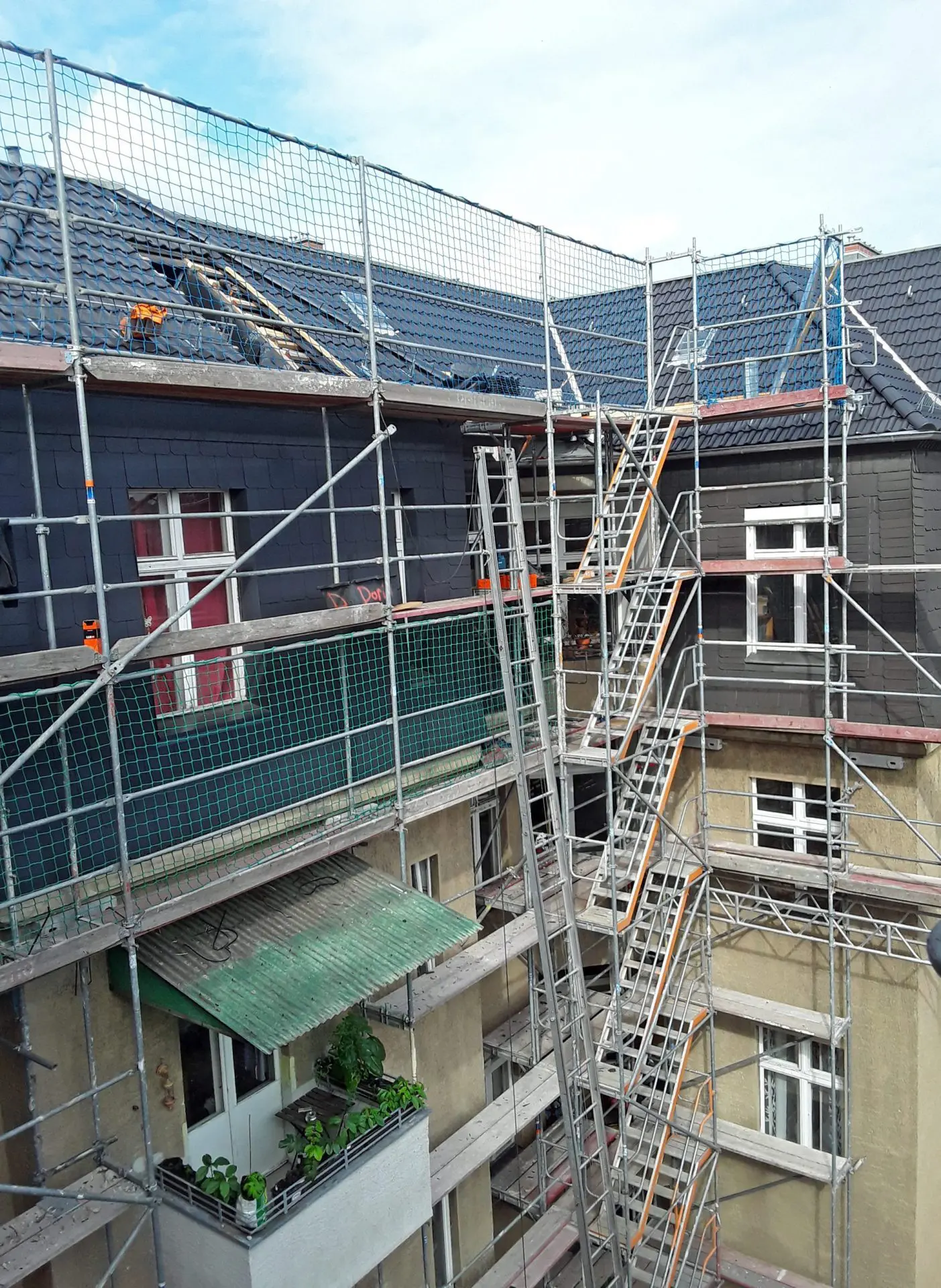 Dachsanierung Mietshaus in Berlin